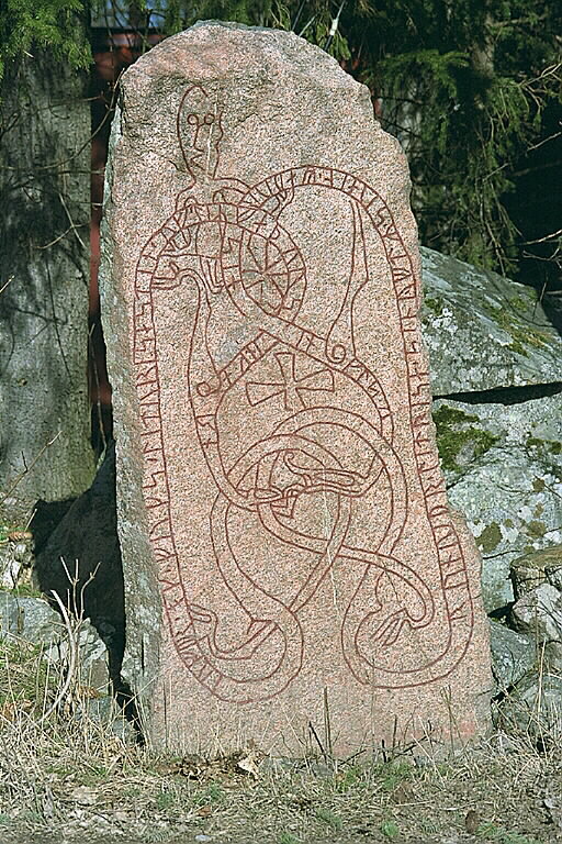 Runes written on runsten, rödgrå grovkornig granit. Date: V